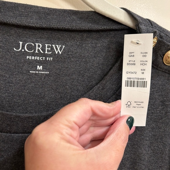 Button embellished T-shirt NWT - Picture 4 of 4